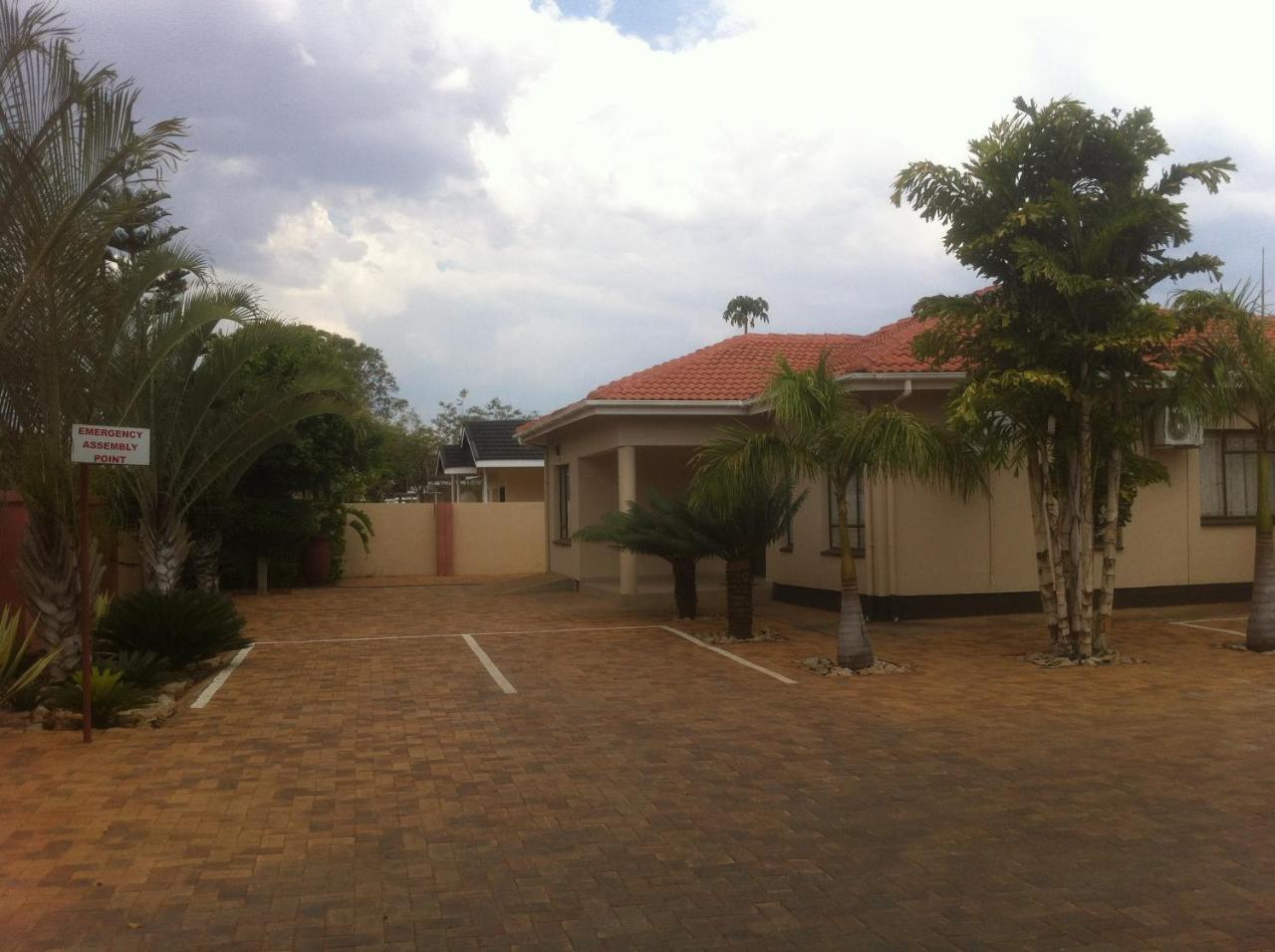 Cycad Palm Guesthouse Palapye Exterior photo